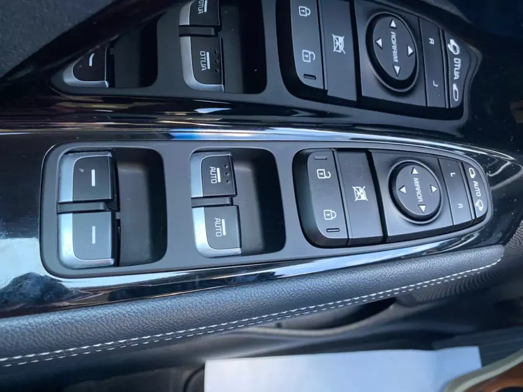 Kia Niro 2019 - 17250 EUR, 15900 km - AUTO.MOTO.pt - 15900km - foto 12 de 17