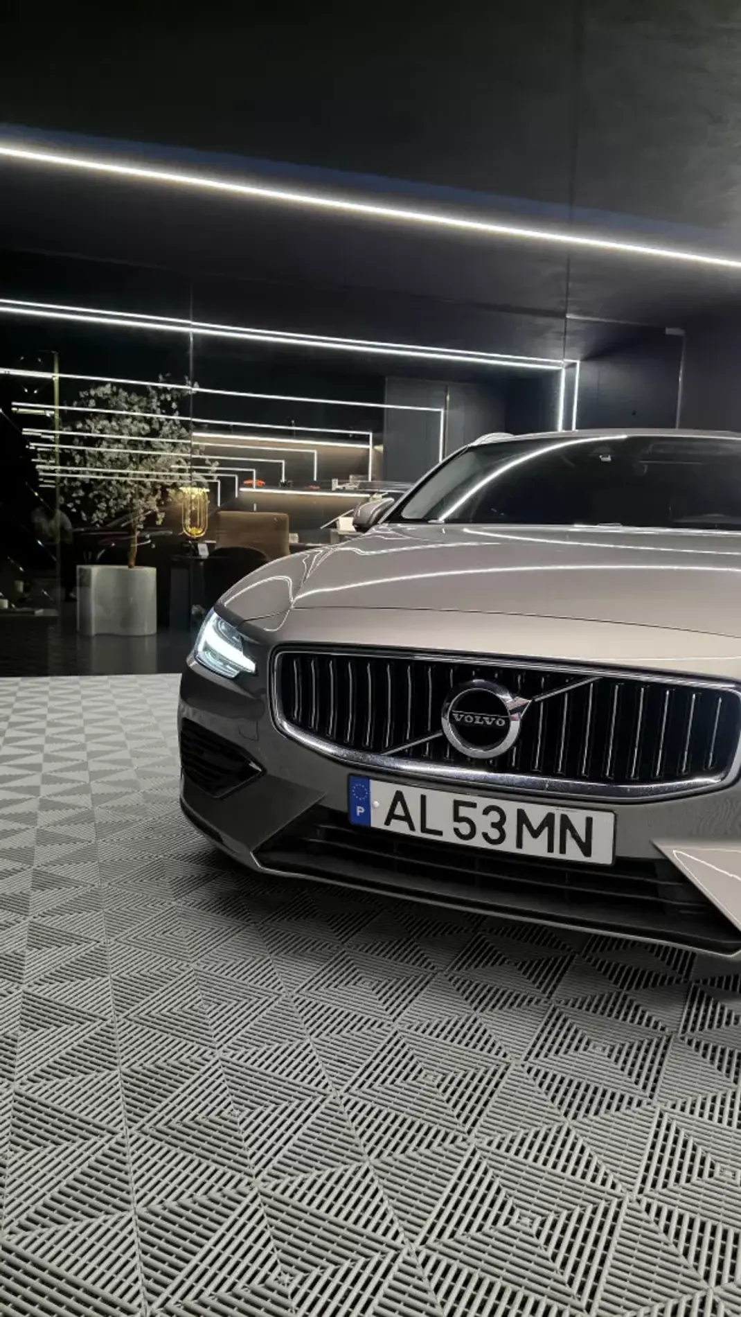 Volvo V60 2021 - 29750 EUR, 111000 km - AUTO.MOTO.pt - 111000km - foto 3 de 22