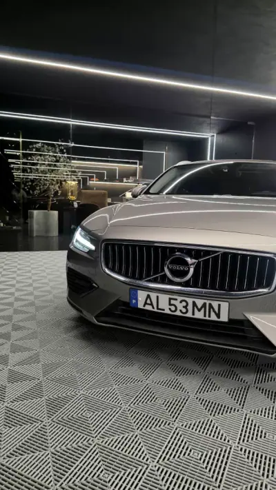 Volvo V60 2021 - 29750 EUR, 111000 km - AUTO.MOTO.pt - 111000km - foto 3 de 22