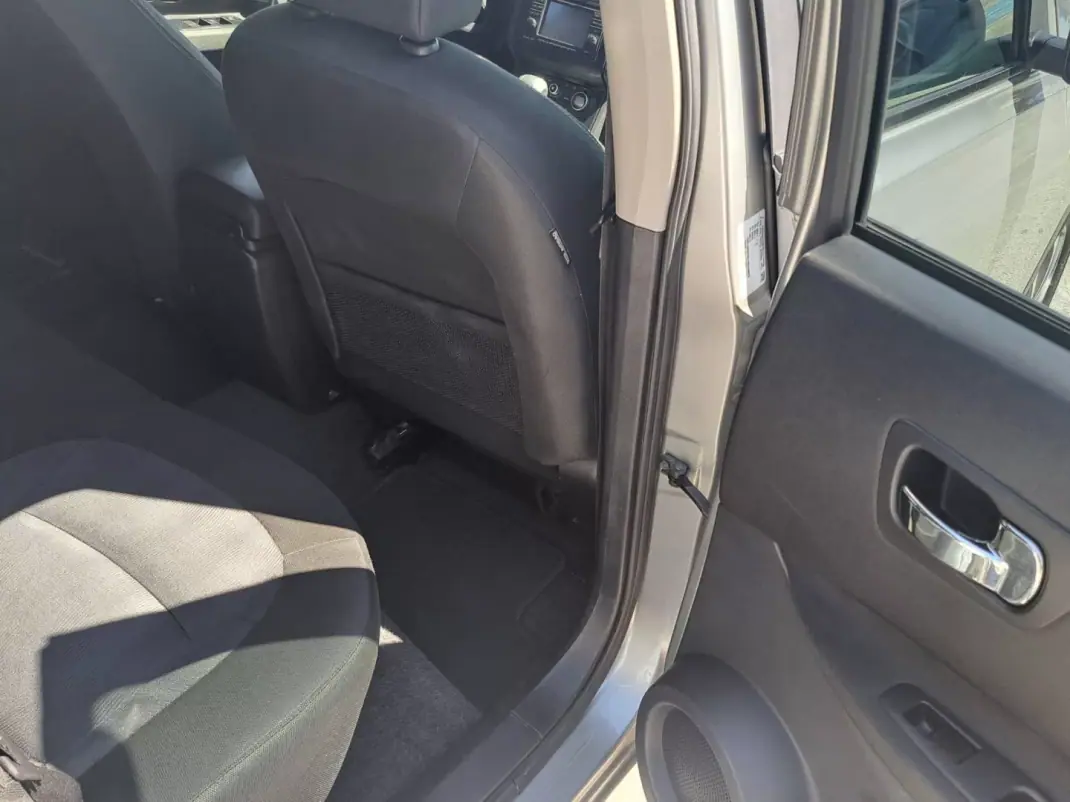 Nissan Qashqai 2010 - 7950 EUR, 328682 km - 328682km - foto 23 de 42