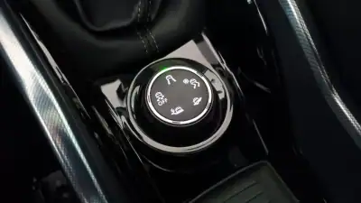 Peugeot 2008 2015 - 11490 EUR, 92490 km - AUTO.MOTO.pt - 92490km - foto 45 de 72