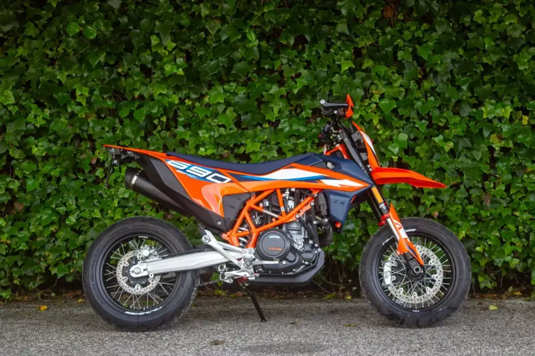KTM 690 Enduro R 2023 - 10500 EUR, 7700 km - AUTO.MOTO.pt - 7700km - foto 3 de 11