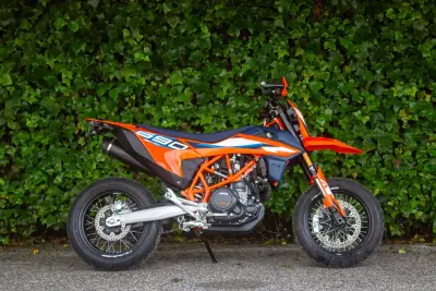 KTM 690 Enduro R 2023 - 10500 EUR, 7700 km - AUTO.MOTO.pt - 7700km - foto 3 de 11