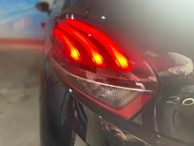 Peugeot 208 2018 - 8899 EUR, 106000 km - AUTO.MOTO.pt - 106000km - foto 21 de 42