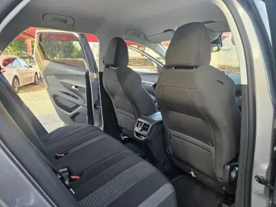 Peugeot 3008 2019 - 14900 EUR, 129000 km - AUTO.MOTO.pt - 129000km - foto 21 de 38