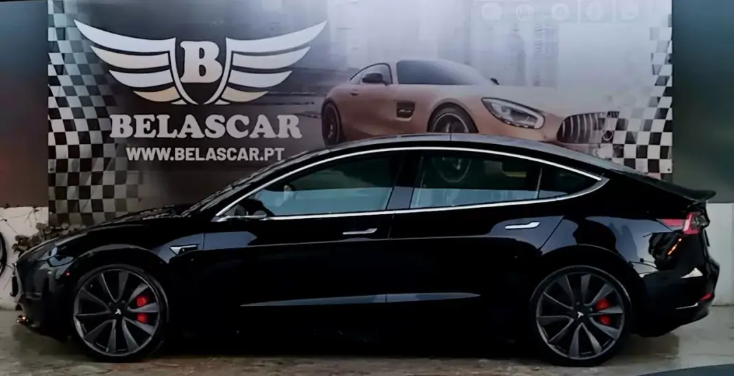 Tesla Model 3 2020 - 28500 EUR, 75000 km - 75000km - foto 3 de 10
