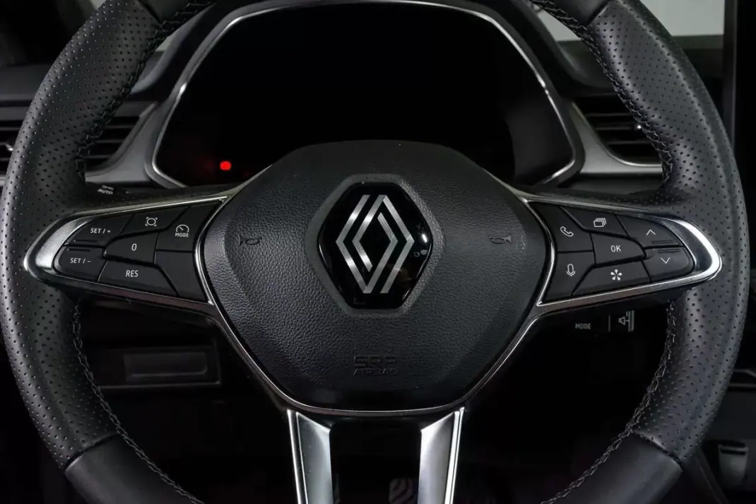 Renault Captur 2025 - 22900 EUR, 28448 km - 28448km - foto 7 de 23