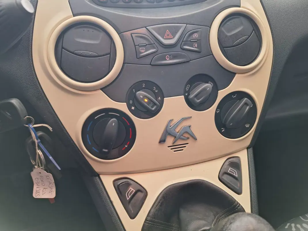 Ford KA 2014 - 5900 EUR, 163414 km - AUTO.MOTO.pt - 163414km - foto 3 de 12