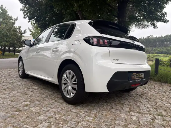 Peugeot 208 2022 - 12800 EUR, 71234 km - AUTO.MOTO.pt - 71234km - foto 8 de 25