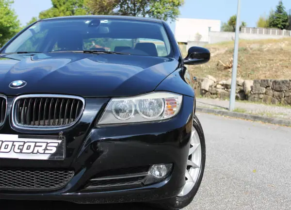 BMW 318 2010 - 10000 EUR, 254000 km - 254000km - foto 13 de 35