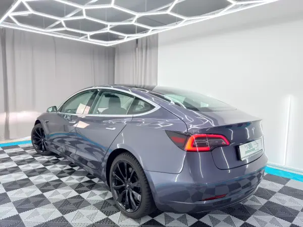 Tesla Model 3 2020 - 21750 EUR, 164000 km - AUTO.MOTO.pt - 164000km - foto 5 de 22