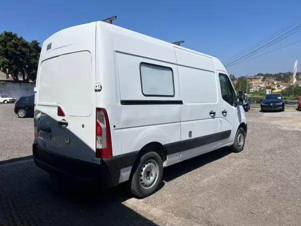 Renault Master 2012 - 8500 EUR, 356000 km - AUTO.MOTO.pt - 356000km - foto 8 de 11