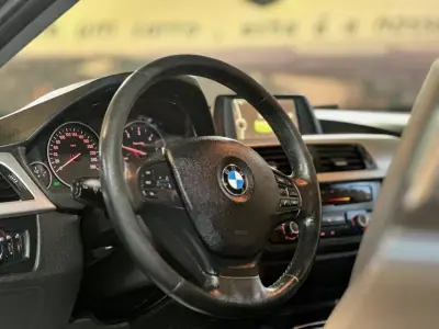 BMW 320 2014 - 13500 EUR, 292551 km - AUTO.MOTO.pt - 292551km - foto 17 de 25