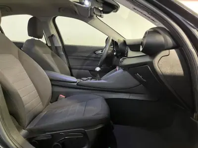 Alfa Romeo Giulia 2016 - 17750 EUR, 153000 km - AUTO.MOTO.pt - 153000km - foto 15 de 36