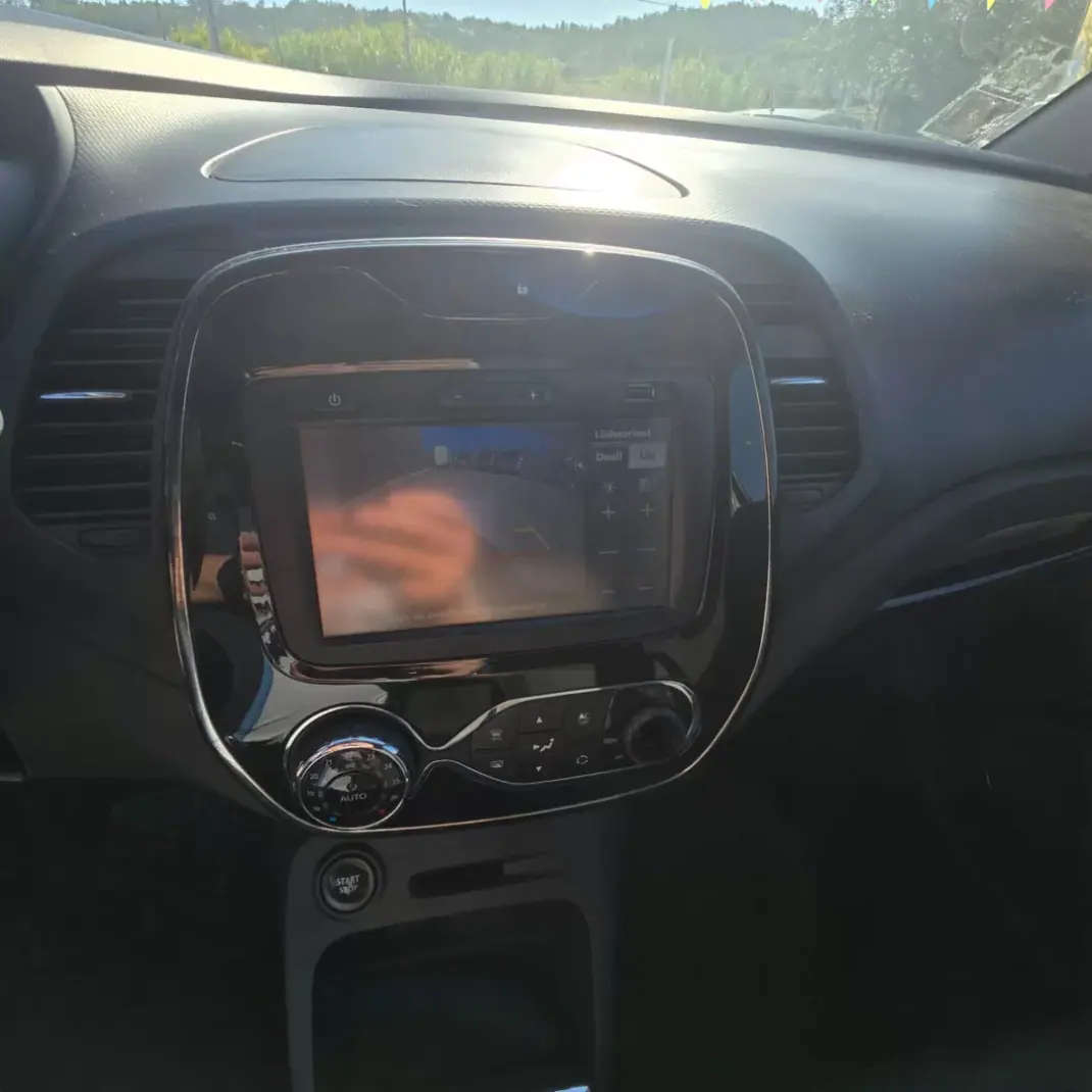 Renault Captur 2015 - 8950 EUR, 233891 km - 233891km - foto 8 de 14