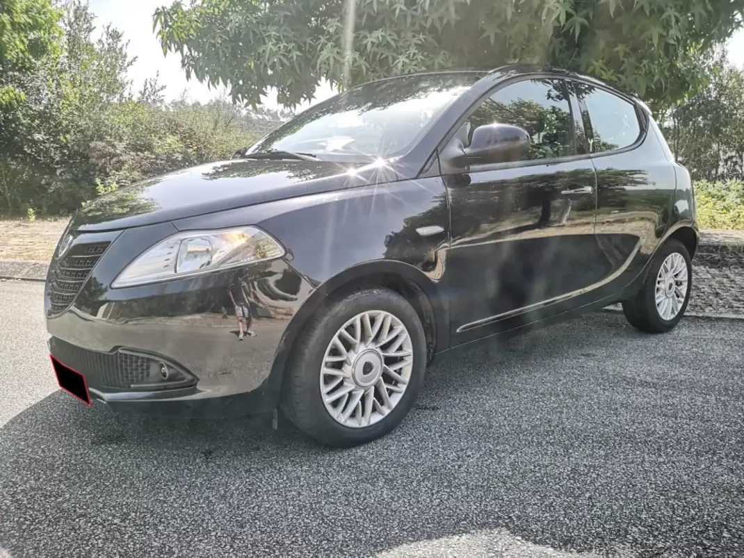 Lancia Ypsilon 2014 - 7500 EUR, 100000 km - AUTO.MOTO.pt - 100000km - foto 2 de 36