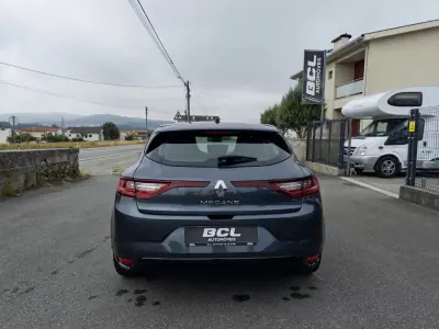 Renault Mégane 2016 - 13990 EUR, 178000 km - AUTO.MOTO.pt - 178000km - foto 6 de 32