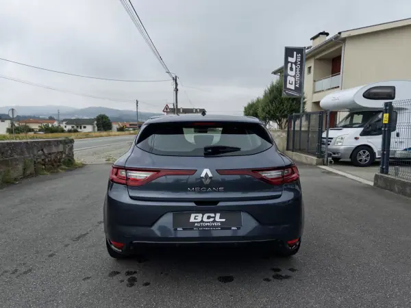 Renault Mégane 2016 - 13990 EUR, 178000 km - AUTO.MOTO.pt - 178000km - foto 6 de 32