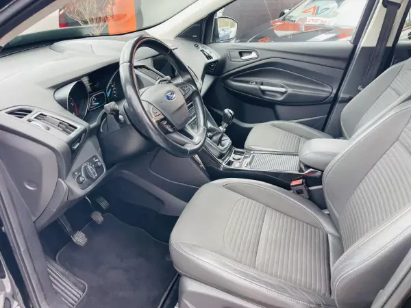 Ford Kuga 2017 - 17950 EUR, 85499 km - AUTO.MOTO.pt - 85499km - foto 8 de 14