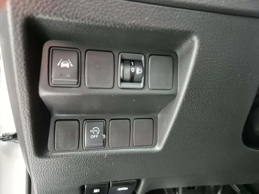 Nissan Qashqai 2018 - 18900 EUR, 96850 km - 96850km - foto 9 de 21