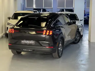 Ford Mustang Mach-E 2022 — foto 4 de 51