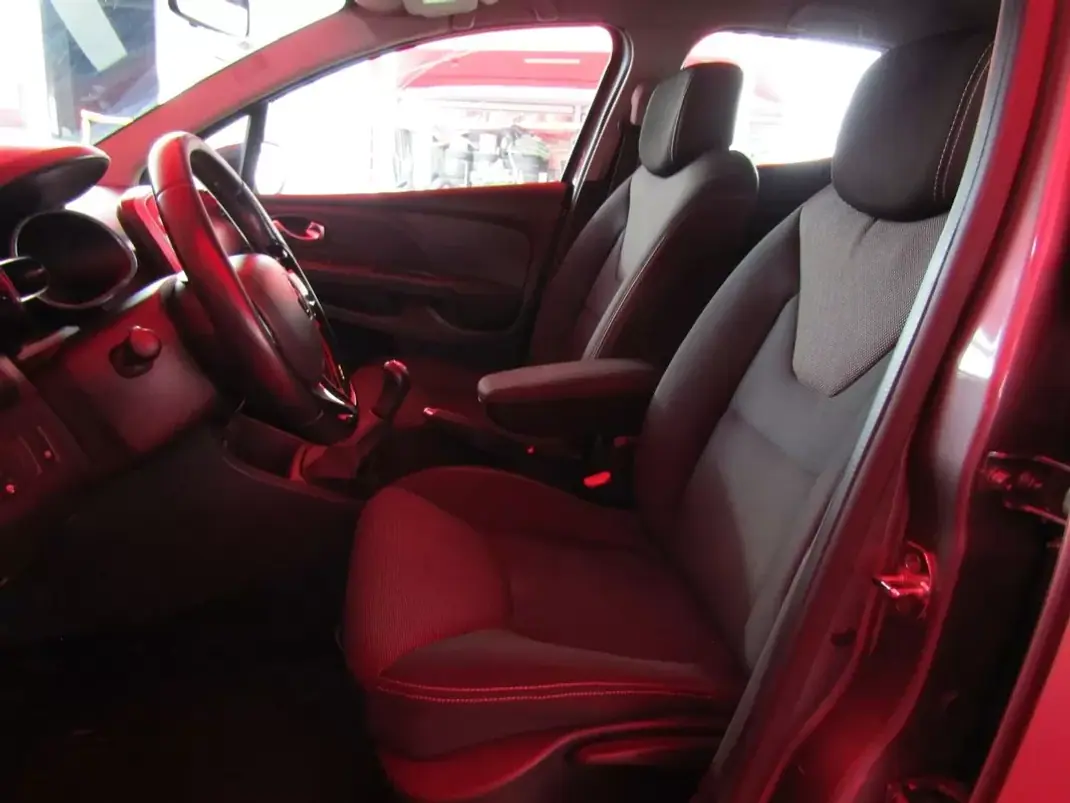 Renault Clio 2015 - 9950 EUR, 183980 km - 183980km - foto 5 de 10