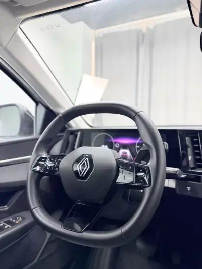 Renault Mégane E-Tech 2022 - 22250 EUR, 23000 km - AUTO.MOTO.pt - 23000km - foto 14 de 20