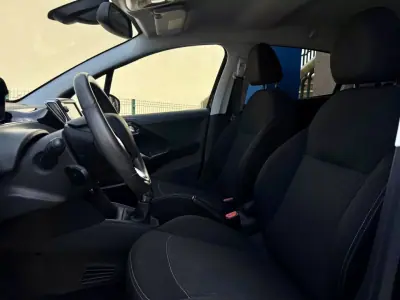 Peugeot 208 2017 - 9950 EUR, 71000 km - AUTO.MOTO.pt - 71000km - foto 12 de 24