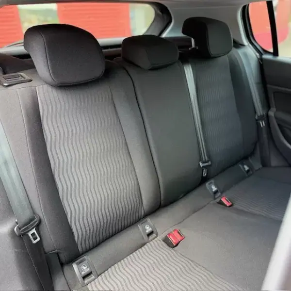Peugeot 308 2015 - 9900 EUR, 131000 km - AUTO.MOTO.pt - 131000km - foto 7 de 14