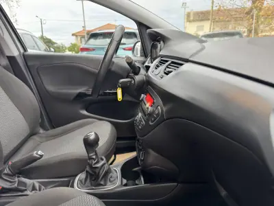 Opel Corsa 2017 - 9500 EUR, 121000 km - AUTO.MOTO.pt - 121000km - foto 28 de 31