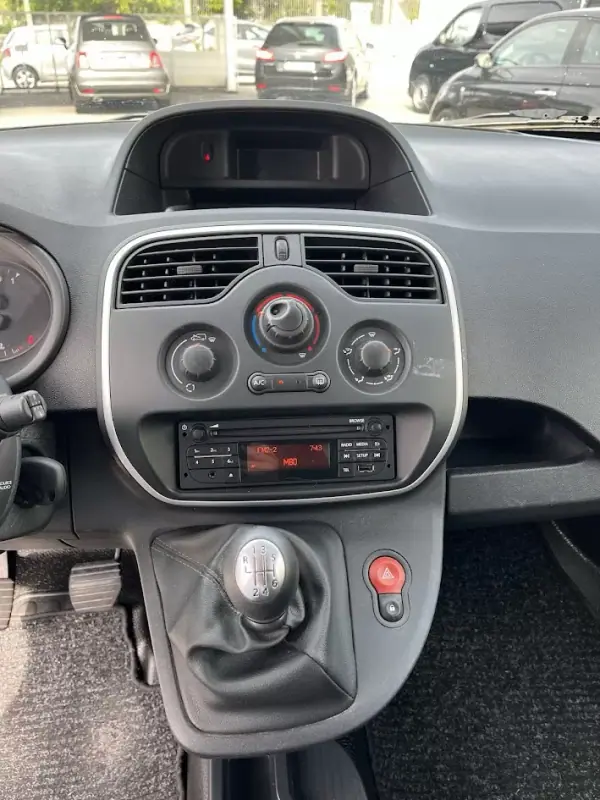 Renault Kangoo 2021 - 13250 EUR, 125000 km - AUTO.MOTO.pt - 125000km - foto 16 de 39