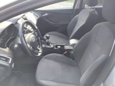 Ford Focus 2018 - 9999 EUR, 160000 km - AUTO.MOTO.pt - 160000km - foto 18 de 30