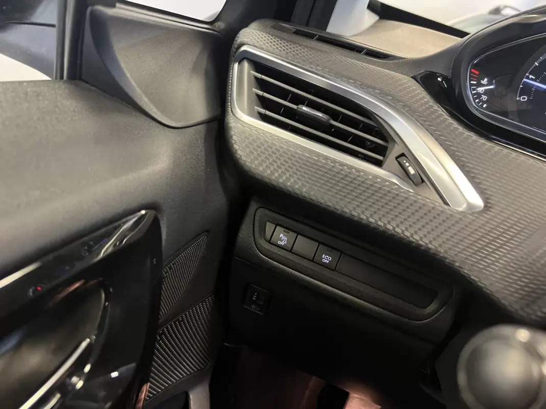 Peugeot 2008 2017 - 9990 EUR, 110000 km - AUTO.MOTO.pt - 110000km - foto 38 de 47