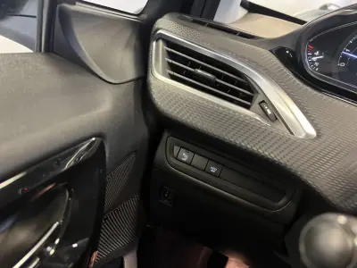 Peugeot 2008 2017 - 9990 EUR, 110000 km - AUTO.MOTO.pt - 110000km - foto 38 de 47