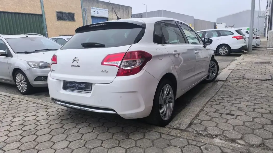 Citroën C4 2012 - 8900 EUR, 180000 km - AUTO.MOTO.pt - 180000km - foto 18 de 24