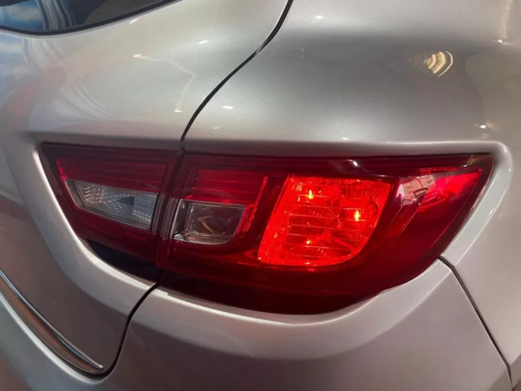 Renault Clio 2019 - 11750 EUR, 106000 km - AUTO.MOTO.pt - 106000km - foto 27 de 45