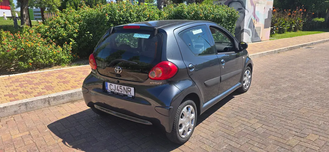 Toyota Aygo 2008 - 4499 EUR, 93400 km - 93400km - foto 5 de 9