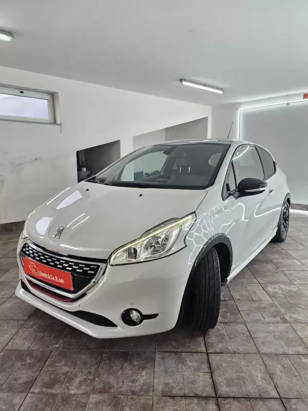 Peugeot 208 2015 - 16650 EUR, 121757 km - AUTO.MOTO.pt - 121757km - foto 9 de 38