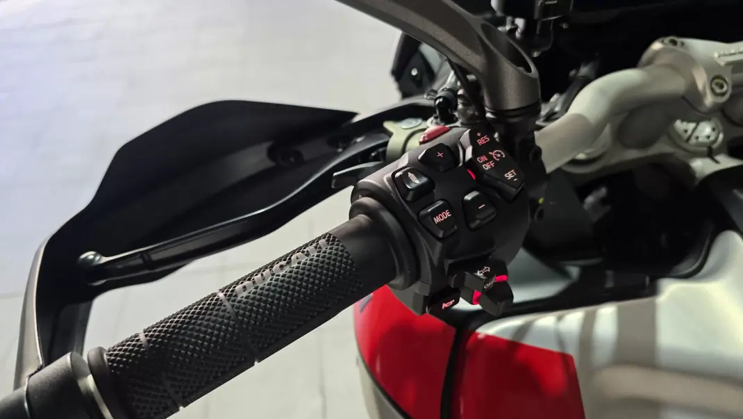 Ducati Multistrada 1260 Enduro 2024 - 28500 EUR, 3867 km - AUTO.MOTO.pt - 3867km - foto 22 de 27