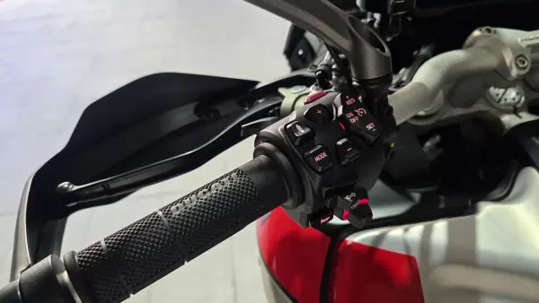 Ducati Multistrada 1260 Enduro 2024 - 28500 EUR, 3867 km - AUTO.MOTO.pt - 3867km - foto 22 de 27