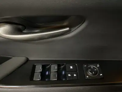 Lexus UX 250h 2021 - 22450 EUR, 142000 km - AUTO.MOTO.pt - 142000km - foto 17 de 20