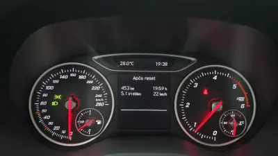 Mercedes-Benz B 180 2017 - 15990 EUR, 120000 km - AUTO.MOTO.pt - 120000km - foto 9 de 27