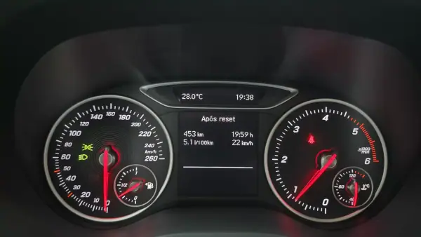 Mercedes-Benz B 180 2017 - 15990 EUR, 120000 km - AUTO.MOTO.pt - 120000km - foto 9 de 27
