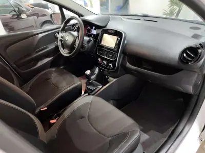 Renault Clio 2017 - 9950 EUR, 94000 km - AUTO.MOTO.pt - 94000km - foto 20 de 22