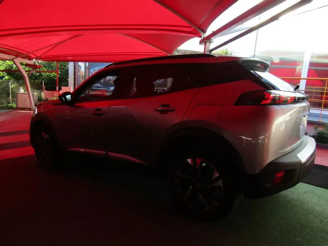 Peugeot 2008 2022 - 19249 EUR, 78120 km - 78120km - foto 4 de 21