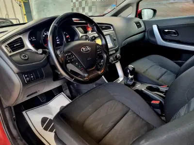 Kia Ceed 2017 - 10500 EUR, 106000 km - AUTO.MOTO.pt - 106000km - foto 17 de 26