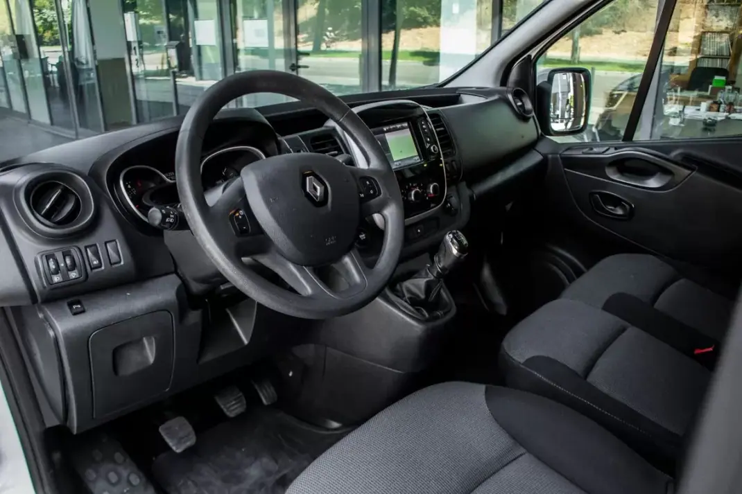 Renault Trafic 2020 - 28990 EUR, 126359 km - AUTO.MOTO.pt - 126359km - foto 24 de 41