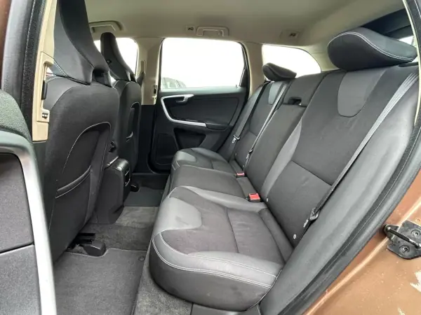 Volvo XC 60 2009 - 11750 EUR, 234215 km - AUTO.MOTO.pt - 234215km - foto 16 de 20
