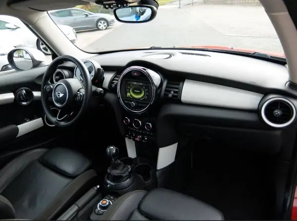 MINI Cooper 2016 - 14990 EUR, 148000 km - AUTO.MOTO.pt - 148000km - foto 14 de 20