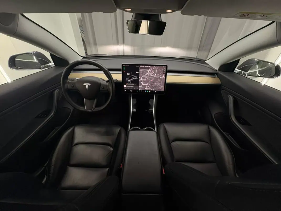 Tesla Model 3 2019 - 24500 EUR, 118000 km - AUTO.MOTO.pt - 118000km - foto 9 de 19